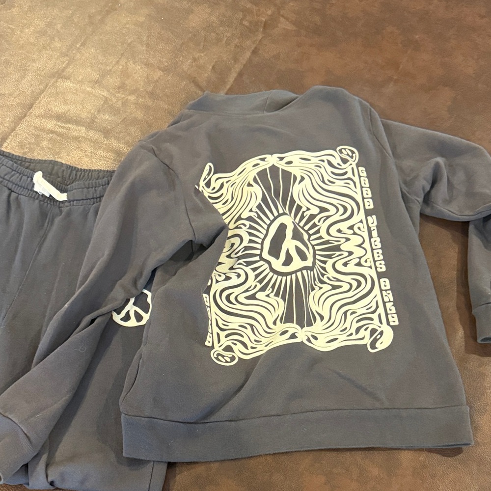 Tiny Whales matching grey set. Size 12-14